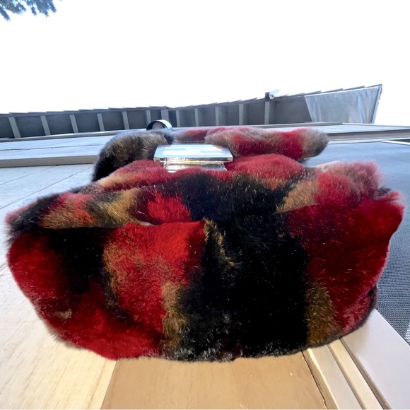 Fendi: RARE Mink Fur Multicolor Dyed Beaver Sheared Mamma Baguette Shoulder Bag - Picture 15 of 17